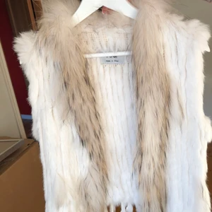 Äkta päls väst  - Storlek M men den sitter som S 
