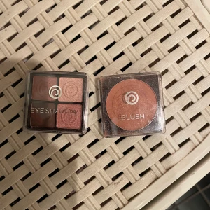 Ögonskugga och blush  - Säljer dessa då de inte passade mig. De är endast testade så i nyskick. Säljer båda för 15 eller 10kr/st