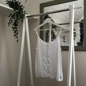 Linne  - Vitt Dobber linne med fina detaljer