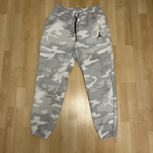 Jordan mjukis  - Inköpt för 1000kr för ca 1 år sedan säljer för 400kr mycket fint skick storlek L