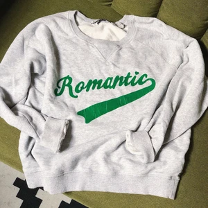 Sweatshirt från Scotch and Soda - Oklart vilken storlek men passar mig som är en M