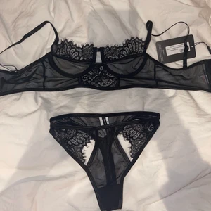 Underklädesset - Helt nytt underklädesset, prislapp kvar! Säljer då överdelen är för liten. Skulle säga att överdelen passar en B-kupa.