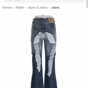 evisu jeans - ÄKTA evisu jeans!!  verkligen så snygga men tyvärr små i storleken så de passa inte mig , de var perfekta i längden på mig som är 167 men för små i midjan, brukar ha 36 men skulle säga att dessa passar någon som har 34/xs!  priset är exklusive frakt kan annars mötas upp i stockholm!