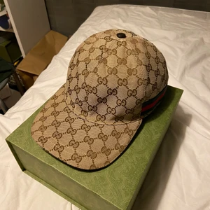 Gucci keps - Beige Gucci keps köpt för en månad sen! Storlek S! 