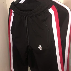 Moncler dress  - Hela säljs för 650kr 