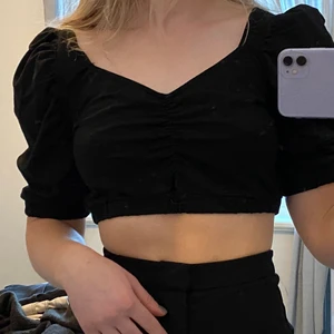 Topp - Gullig topp med puffiga armar