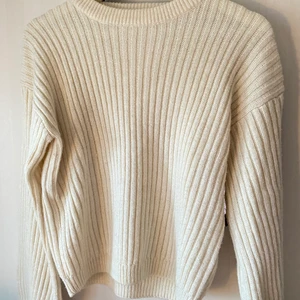 Vit stickad tröja - Vit stickad tröja från nakd storlek XXS