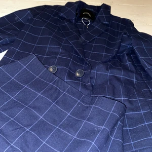 Kavaj från monki - Ett kavaj sätt från monki köpte den för 600kr och nu säljer jag den för 120kr de är storlek XXS