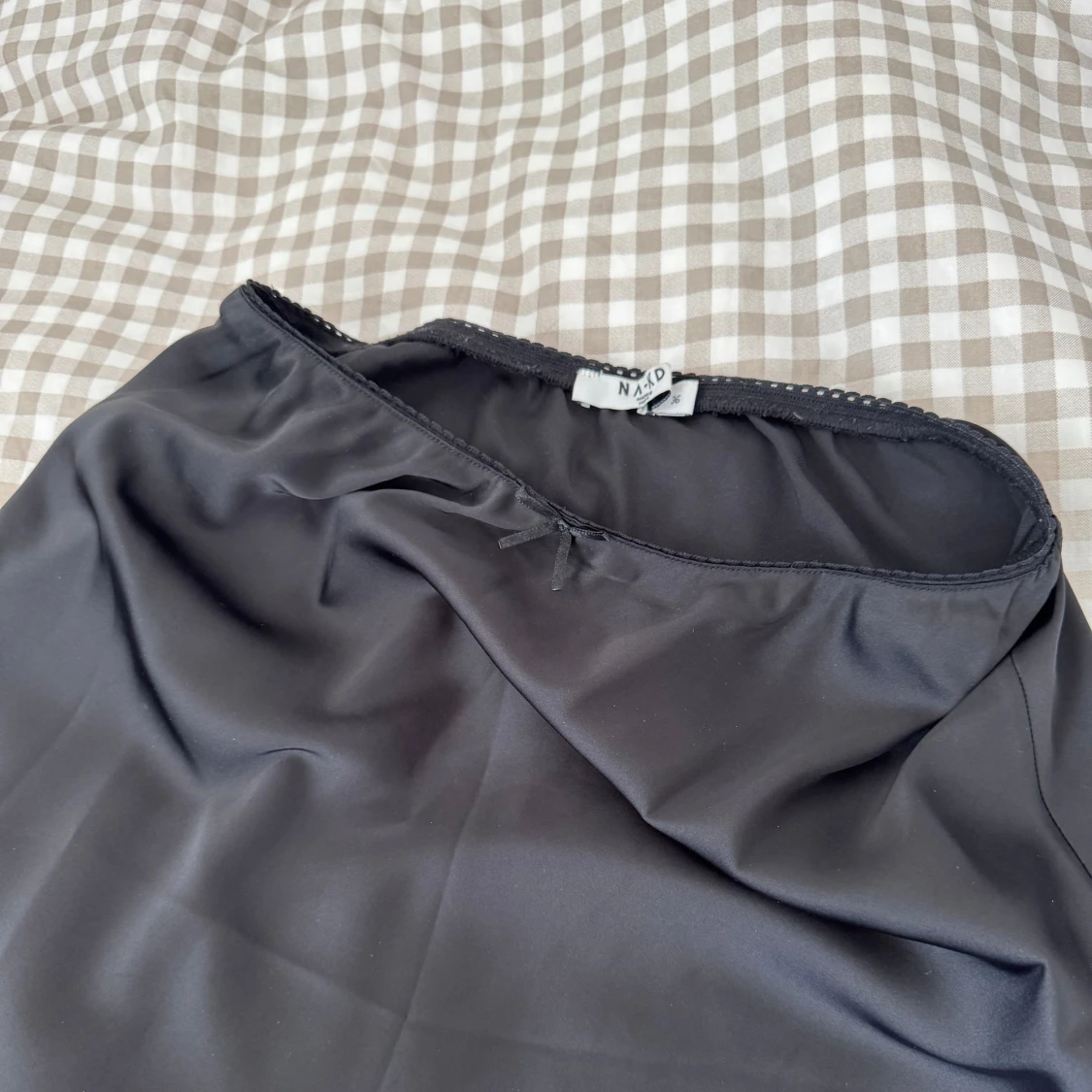 Svart långkjol från NA-KD i satin - 2