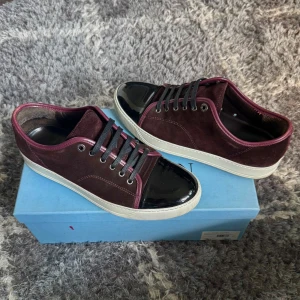 Lanvin Skor | 43 - Lanvin Dbb1 sneakers | Storlek 8, passar 43 | Grymt skick | Original box ingår | INGA BYTEN | Fraktar spårbart eller möts upp i Täby