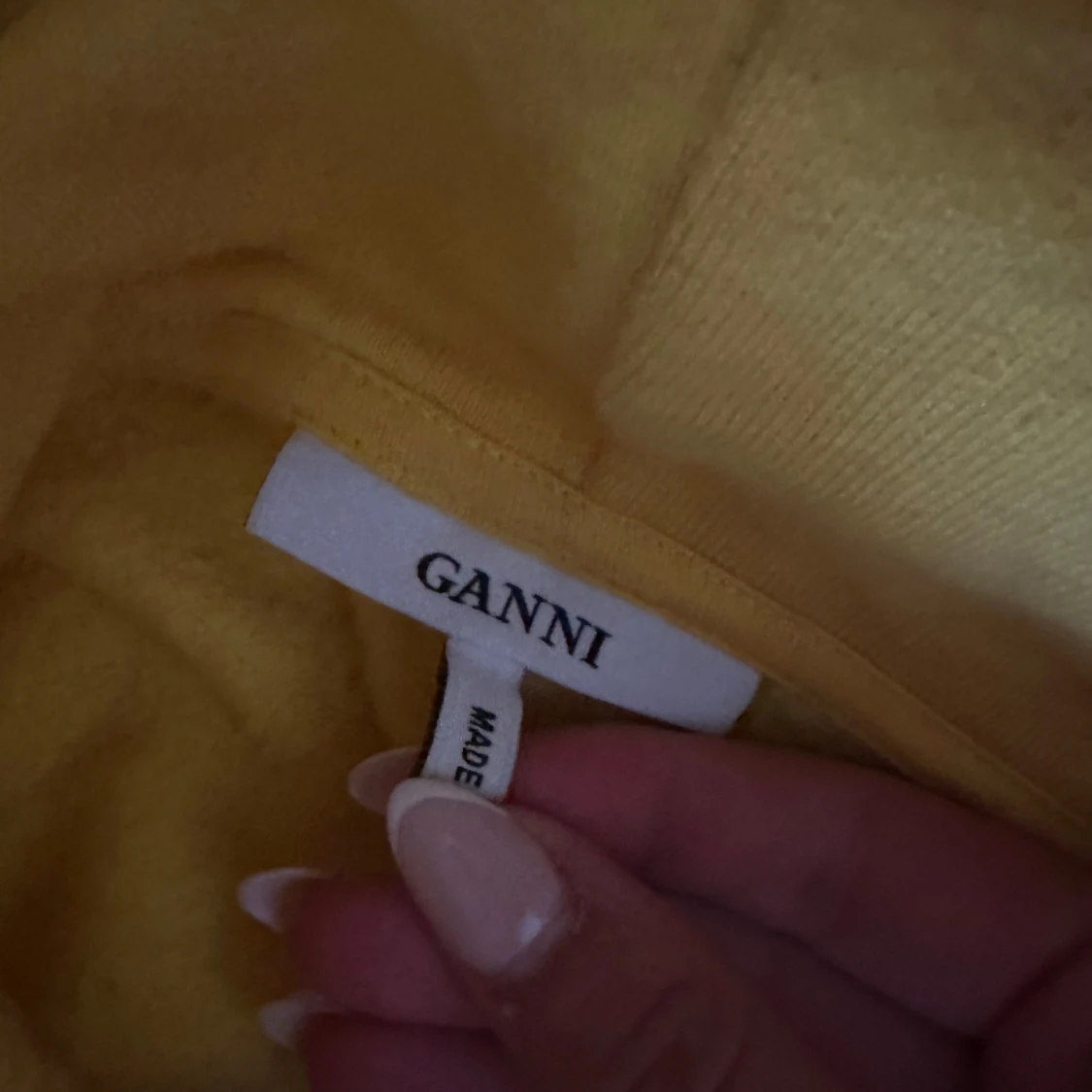 Gul hoodie från Ganni - 2