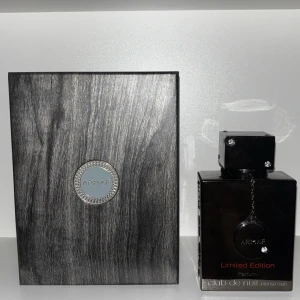 Armaf Club de Nuit Intense man Limited edition - CDNIM Limited edition 85/100 ml kvar köpt från Deloox för 695 kr. Kvitto finns 