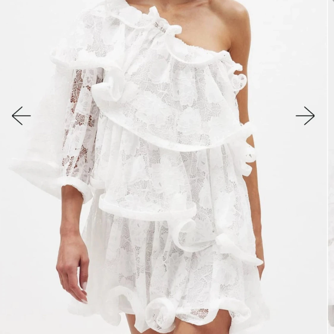 Vit spetsklänning med volanger - 1