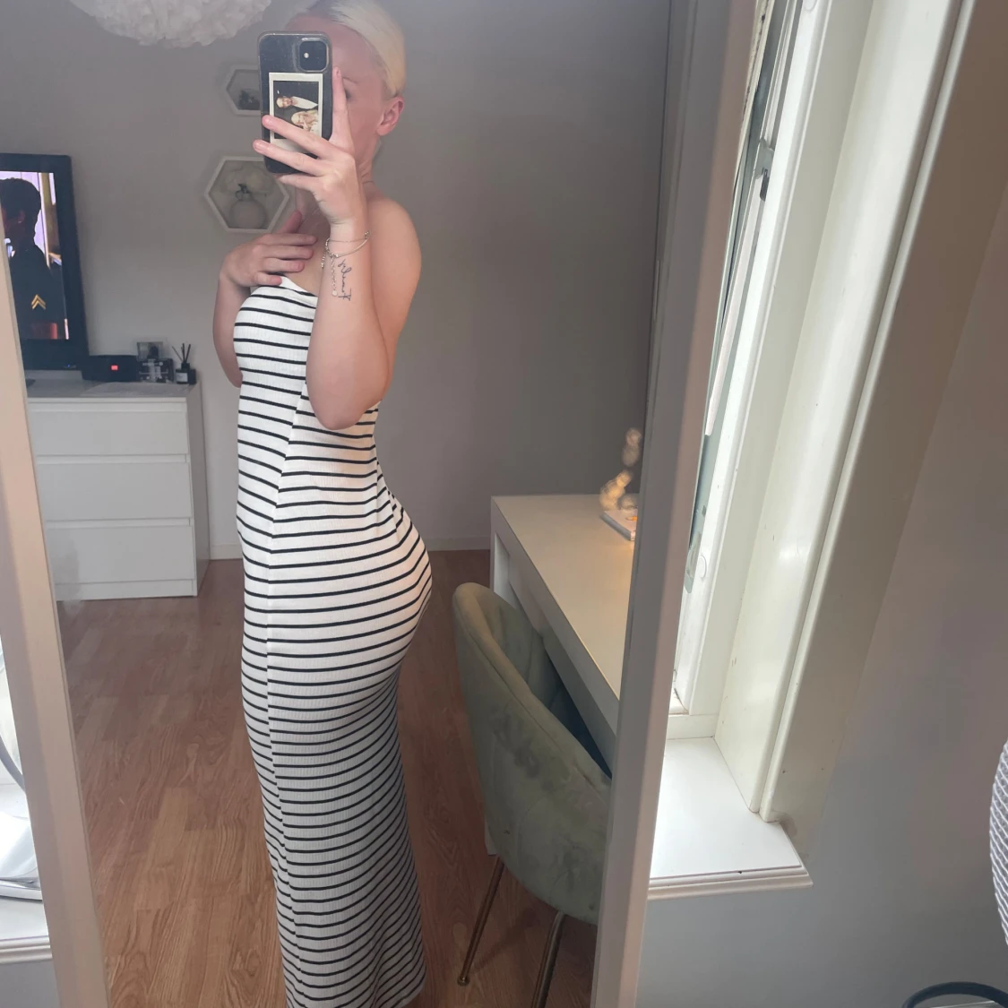 Randig off shoulder klänning  - 2