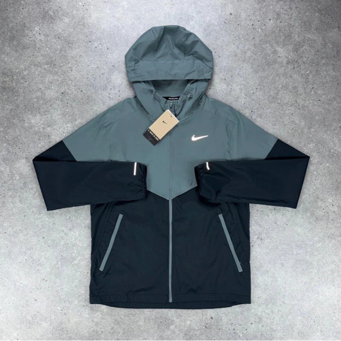 Grey and black Nike miler set - 1