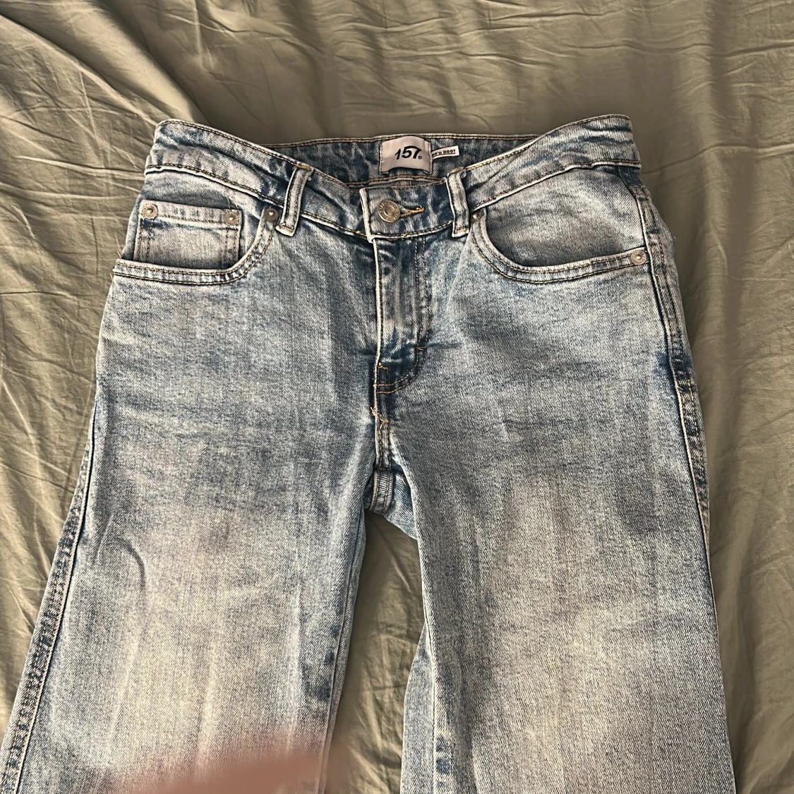 Bootcut jeans i ljusblå denim från 157 - 1