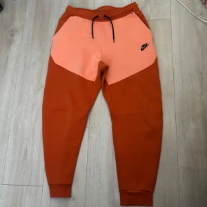 Tech byxor - M, bra skick