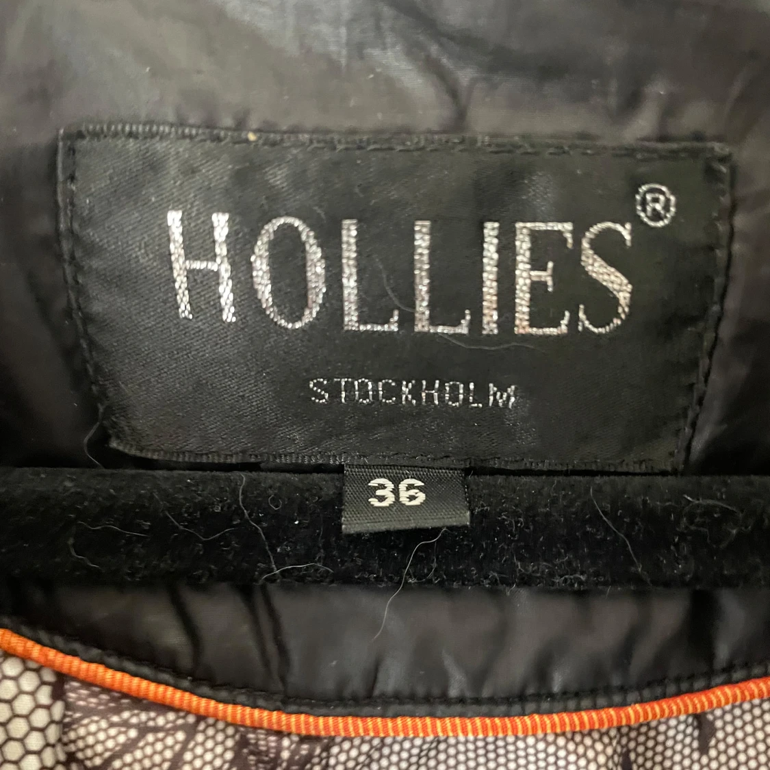 Svart vinterjacka med äkta päls från Hollies - 2