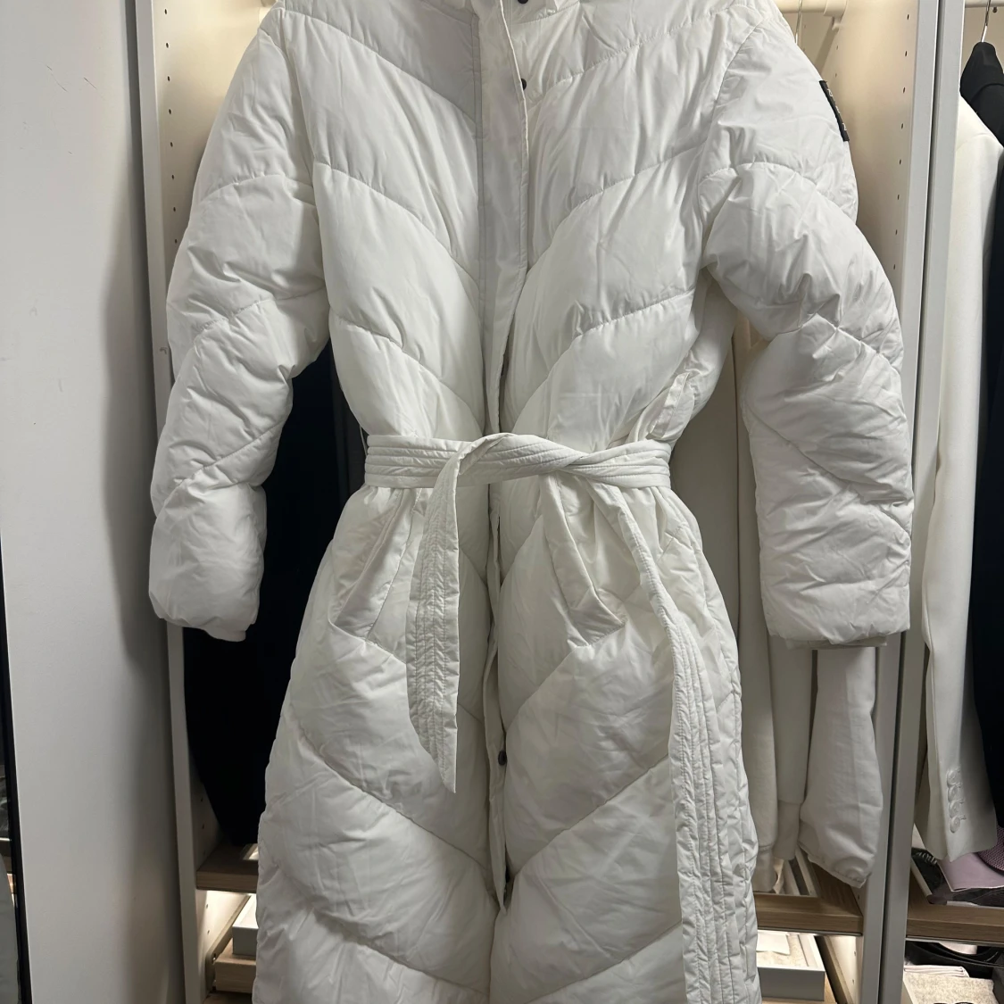 Vit lång pufferjacka från Zink