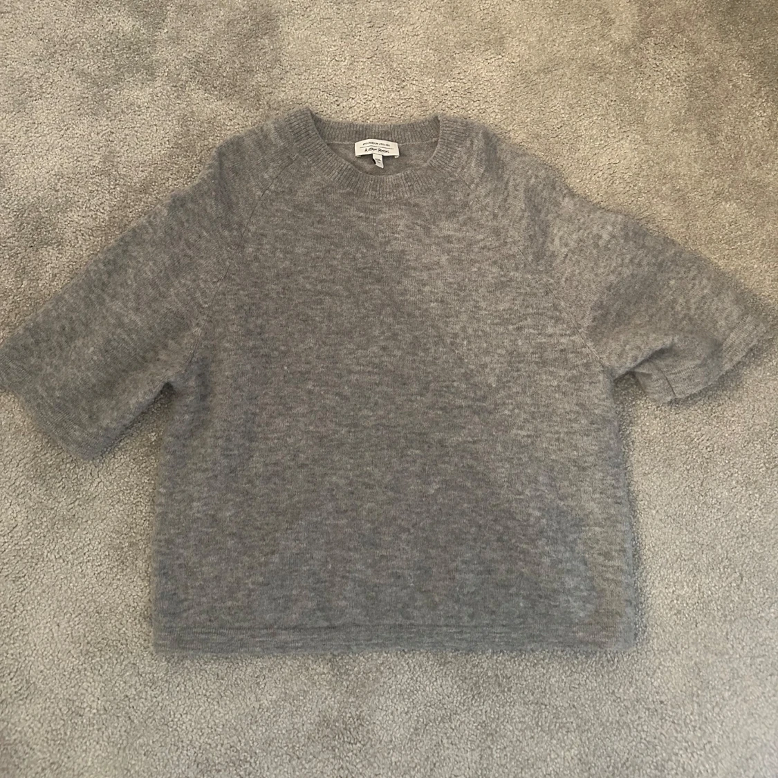 Stickad tröja från & Other Stories - 1