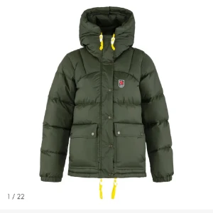 SÖKER FJÄLLRÄVEN JACKA - Söker en fjällräven jacka i antingen grön eller grå❤️❤️ kan betala runt 3000 och i storlek xs-s 