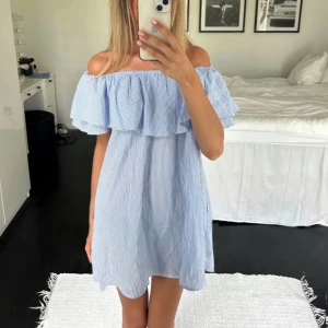 Volang klänning  - Söt klänning från Zara, storlek M❤️