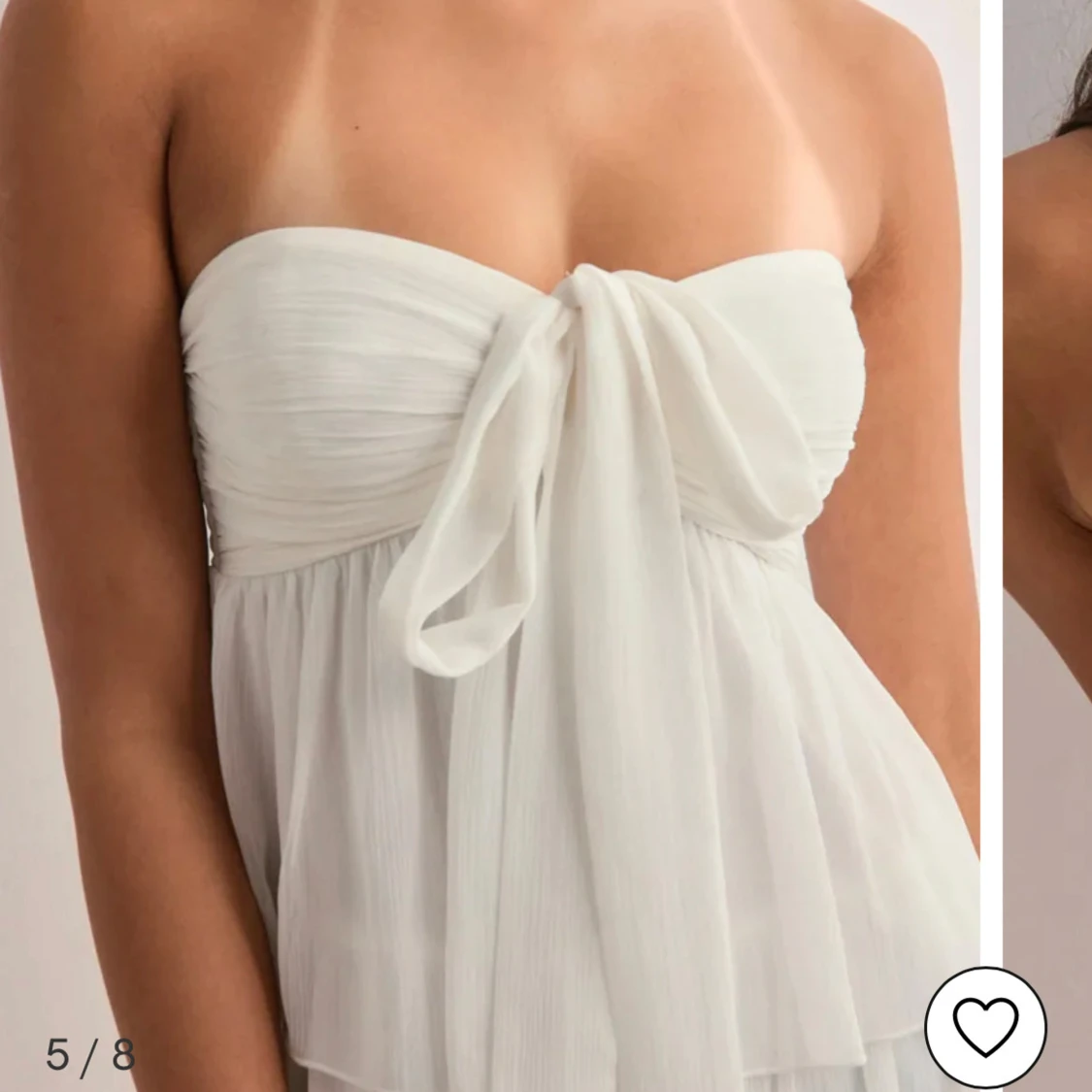 Vit omlott kortklänning med volang - 1