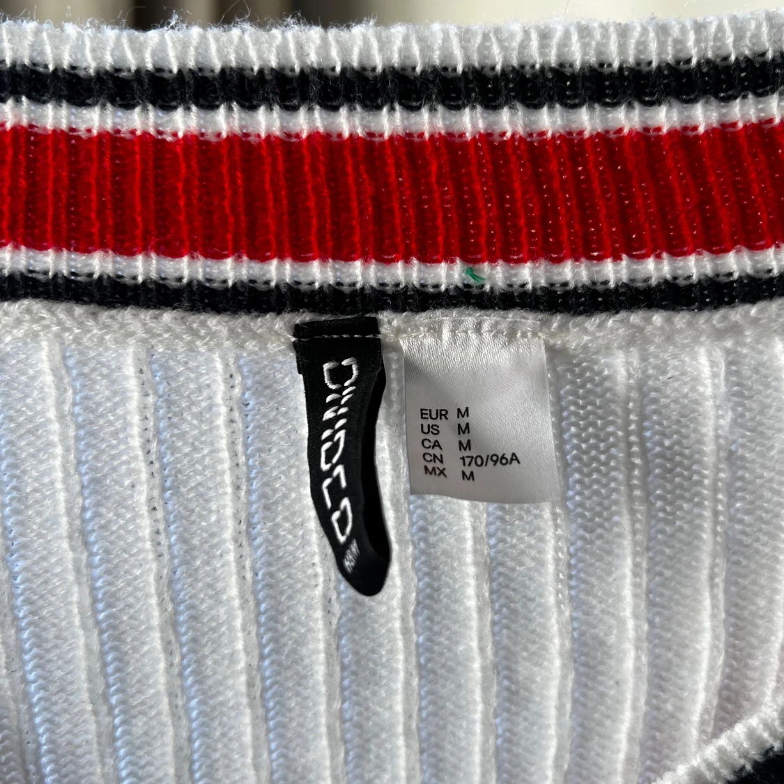 Vit ribbad stickad tröja Divided - 2