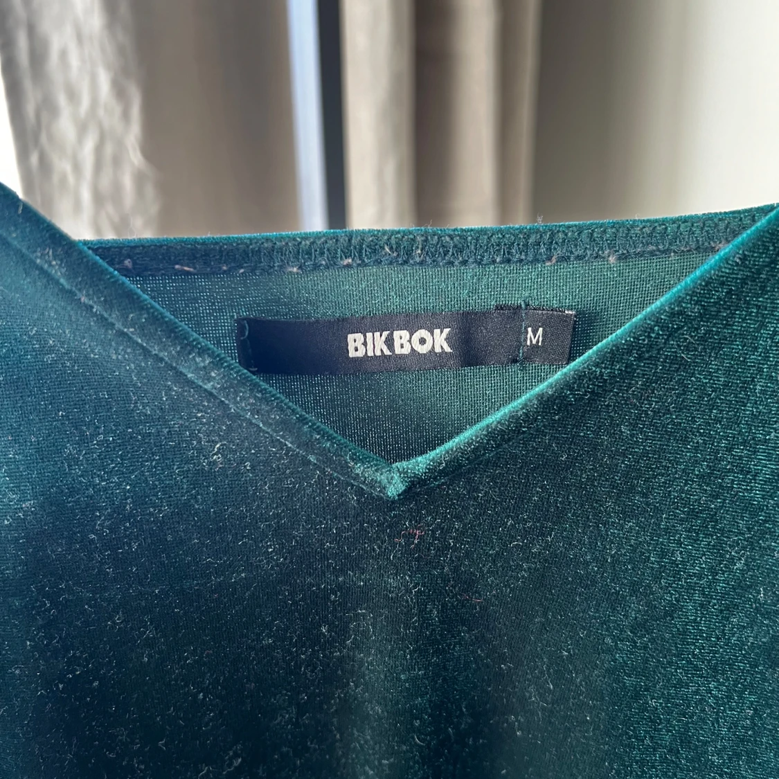 Mörkgrön sammetsklänning Bik Bok - 2