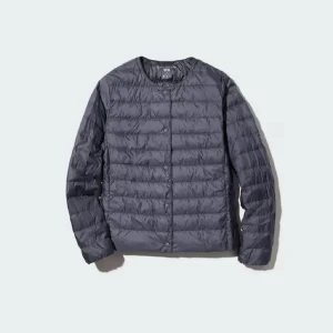 Mörkgrå dunjacka med knappar - Så fin jacka från uniqlo i storlek XS som är helt slutsåld på hemsidan! Inga defekter och i så bra skick 🥰