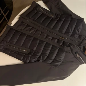  MooRER vårjacka - MooRER vårjacka nypris ca 16 000kr storlek Small.