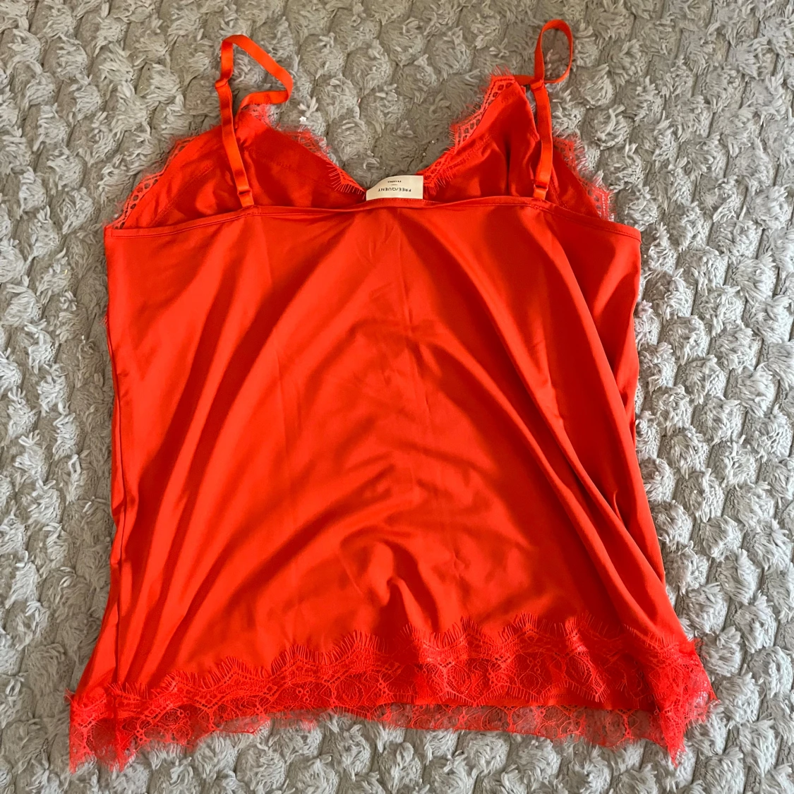 Röd spetslinnetopp från Freequent - 1