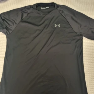 Under Armour T-shirt  - Väldigt bra skick 