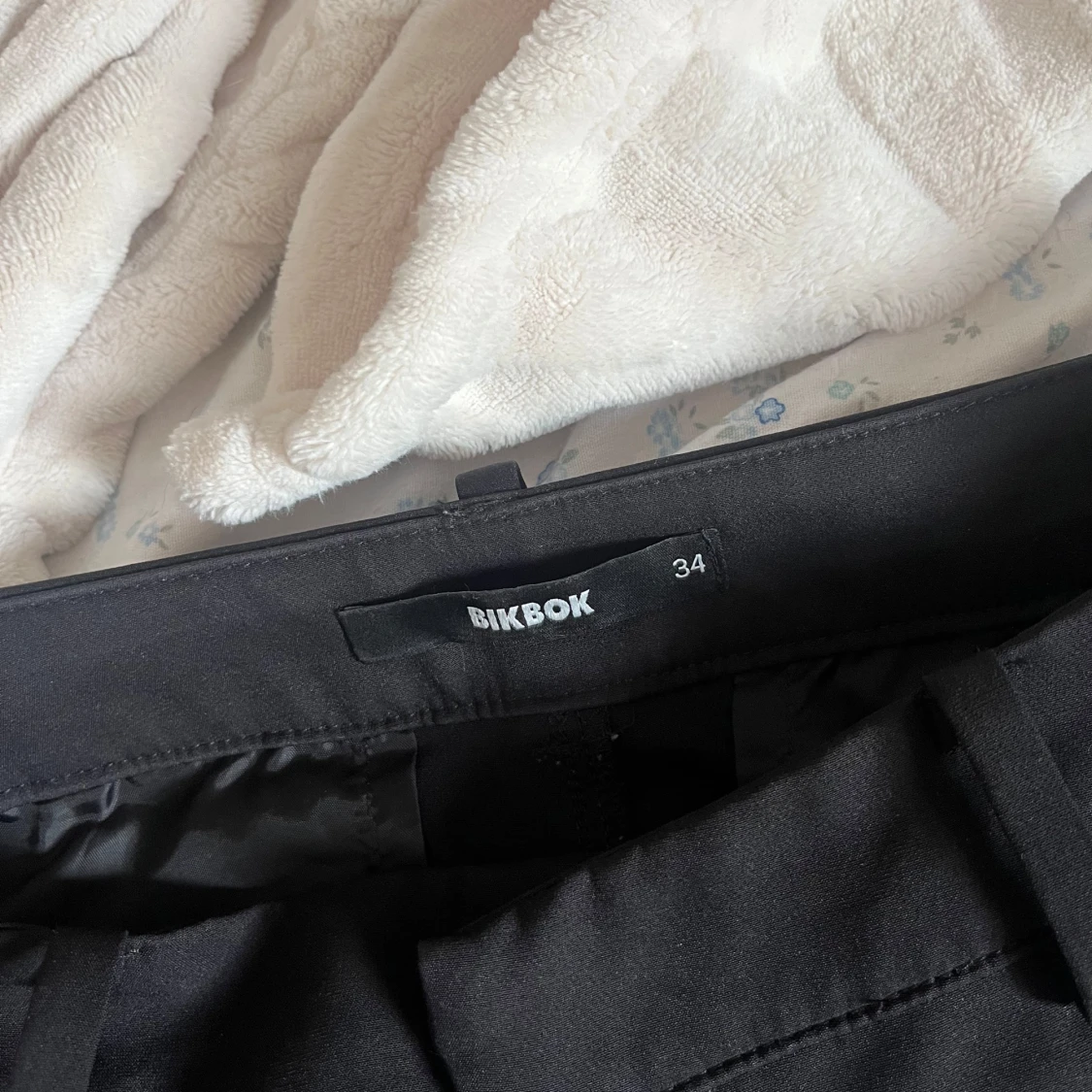 Svarta Lågmidjade kostymbyxor - 2