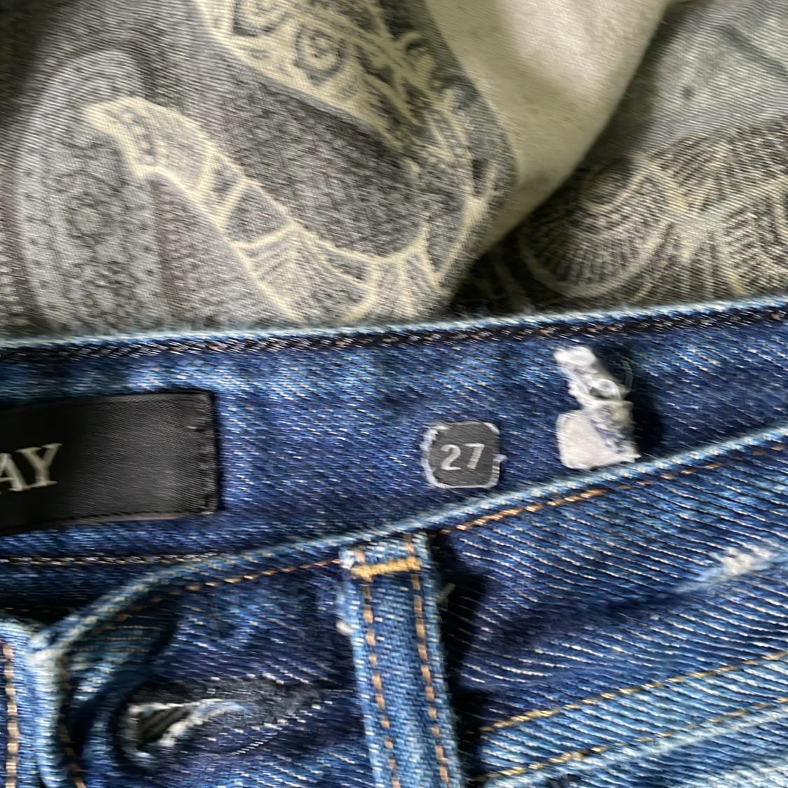 Blå slitna jeans från Replay, stl 27 - 2