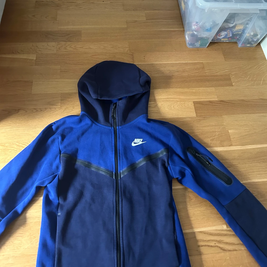 En blå nike tech skit snygg storlek S-M vuxen är inte helt säker på storlek  - 2