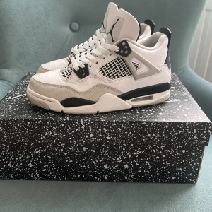 Nike Air Jordan 4 retro military black sneakers - Jordan 4 military black i storlek 38 
