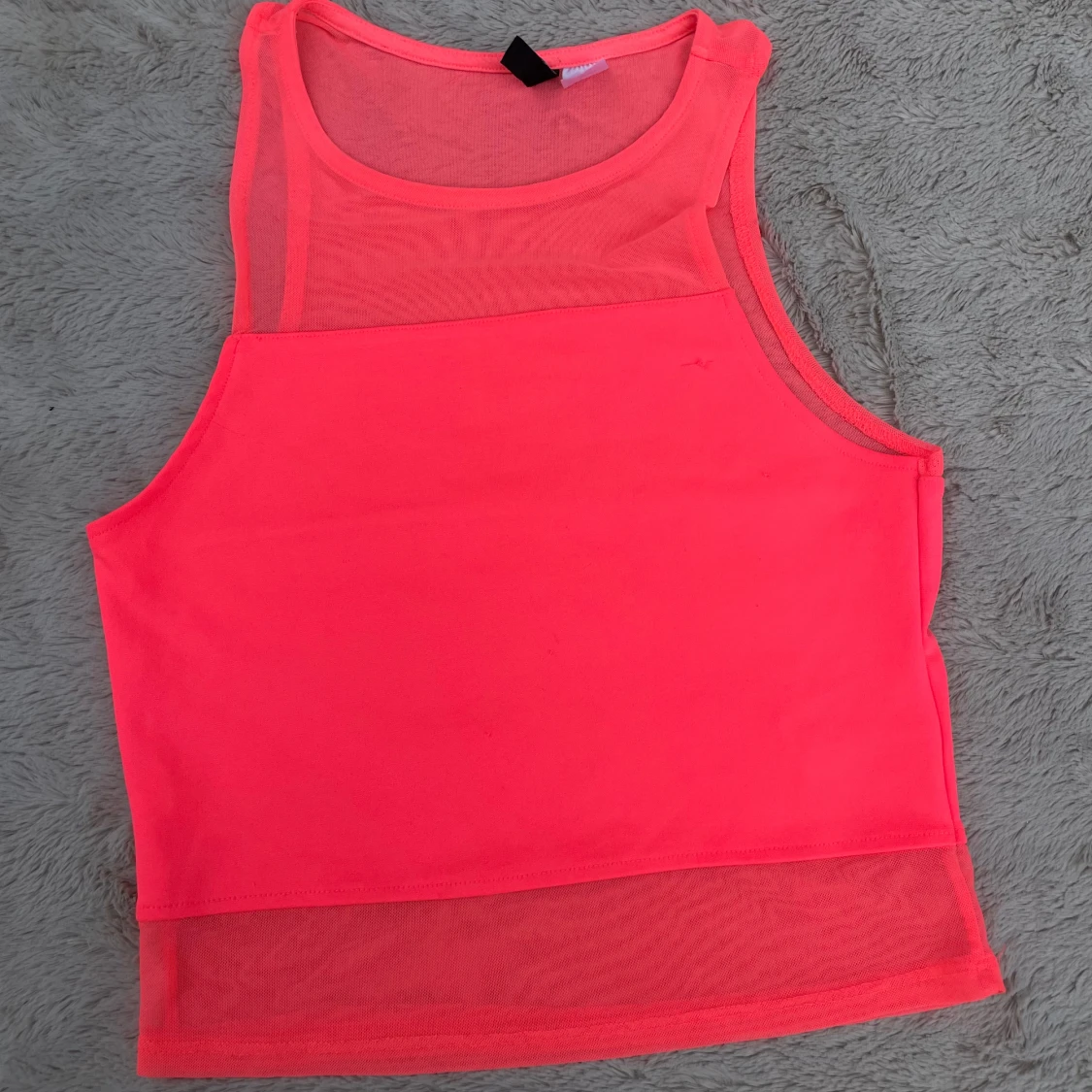 Neonrosa mesh-linnetopp från H&M Divided