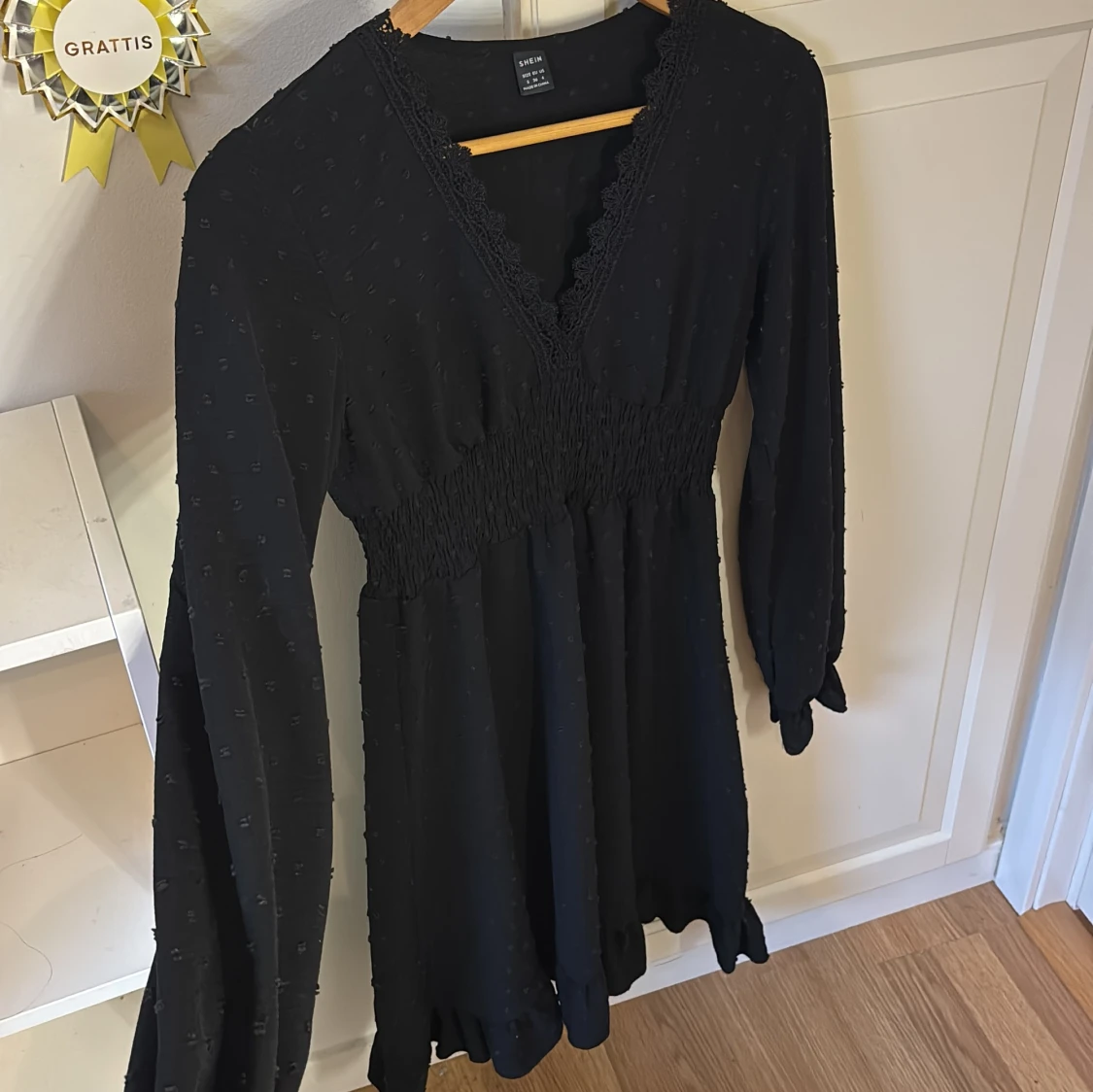 Svart kortklänning med spets från SHEIN - 3