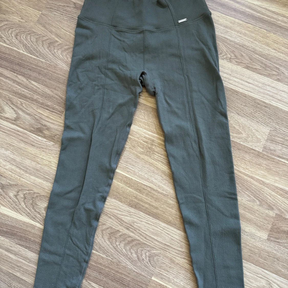 Mörkgröna leggings från Aim'n