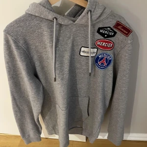 Mercier hoodie  - Säljer en Mercier hoodie som är ett ganska välkänt märke i UK. Säljs eftersom jag inte använder den och tröjan är för stor, passar om du är runt 187-188cm. 9/10 skick 
