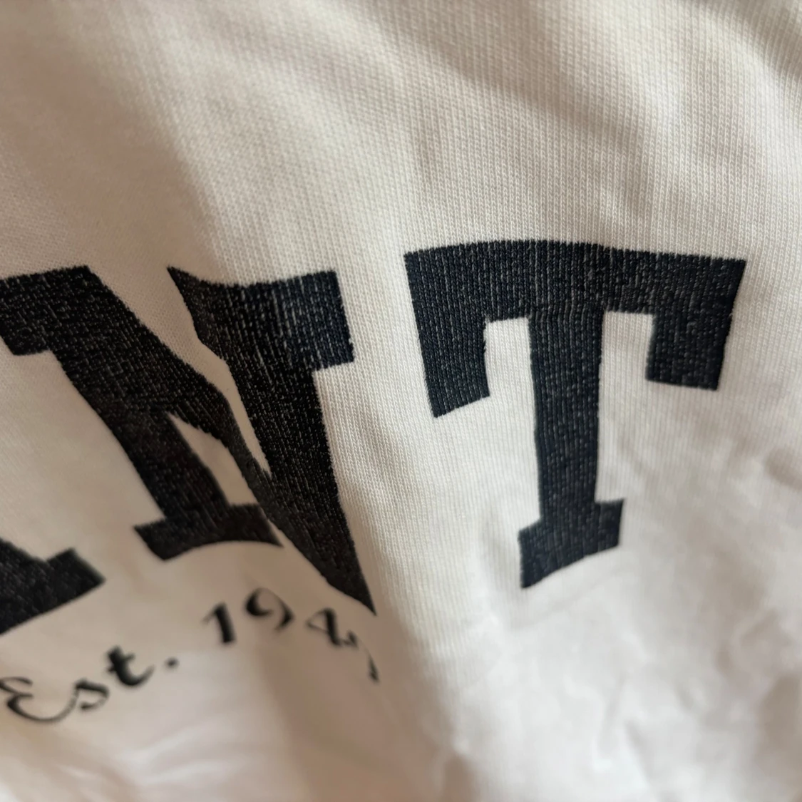 Vit hoodie från GANT med tryck - 2