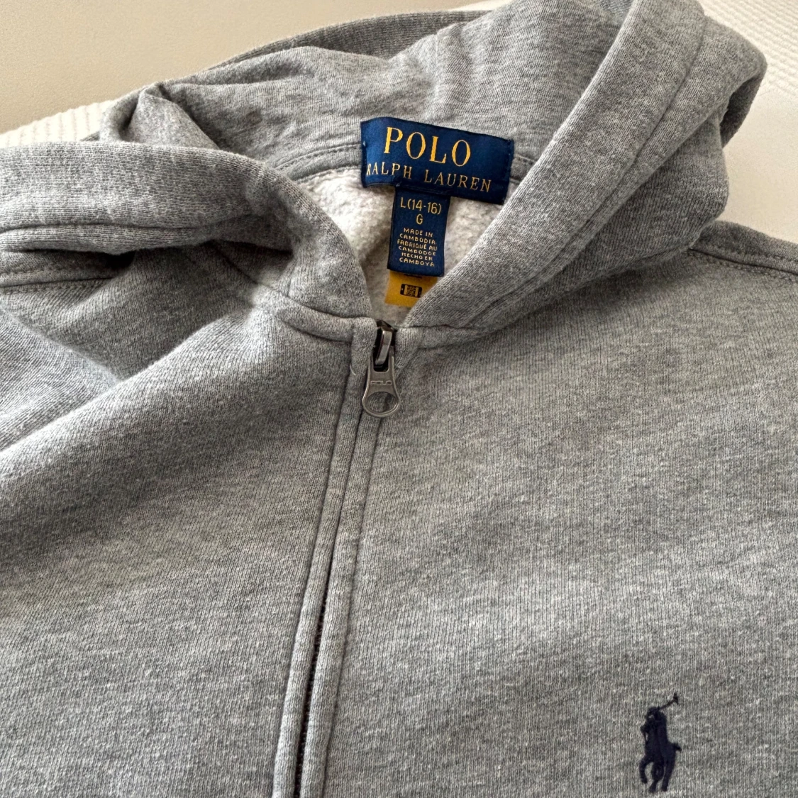 Grå hoodie från Polo Ralph Lauren - 2