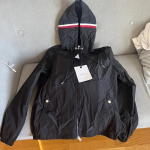 Moncler Windbreaker - Moncler vindjacka i nyskick. Kvitto Finns. Diskuterbart pris