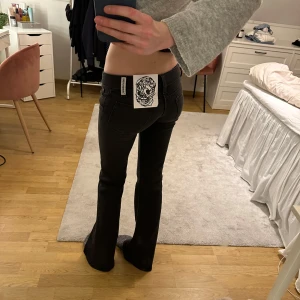 Cheap monday jeans - Booty bei Low waist skinny bootcut jeans från cheap monday. Helt nya då dom var försmå för mig💕