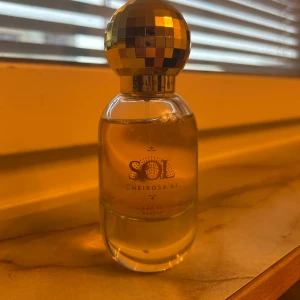Sol de Janeiro parfym  - Parfymen från sol de Janeiro🩷🌸💕 50ml använd endast fåtal gånger!