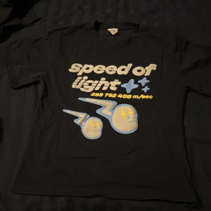 T-shirts  - 3 st T-shirts från broken planet och Vlone, strl XS & S, säljes endast i paket. Mycket bra skick, knappt använda 