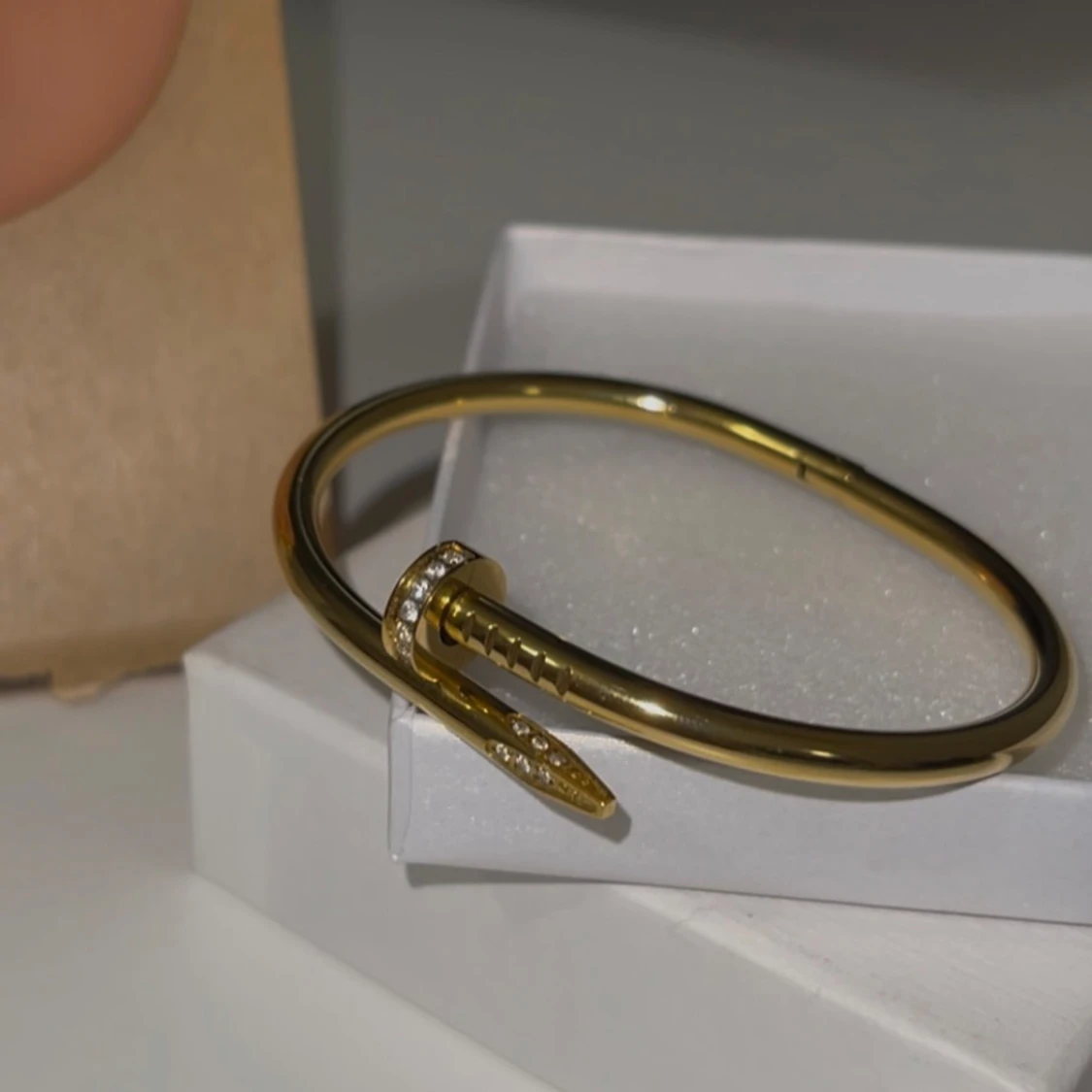 Guldarmband med diamantdetaljer - 1