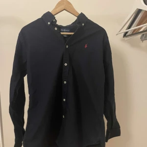 Ralph Lauren skjorta - Skick superbra 9,5/10| storlek 18-20 men passar s  skriv för mer info🙌🏼