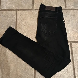 Tiger of Sweden Jeans - Skick 7/10 lite färgdefekter. Storlek 30/32 